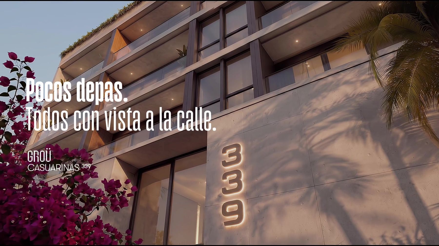 Fachada de GROÜ Casuarinas 339 al atardecer — Pocos departamentos, todos con vista a la calle